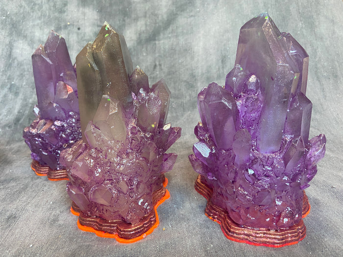 GLOW IN THE DARK CRYSTAL CLUSTER LIGHT