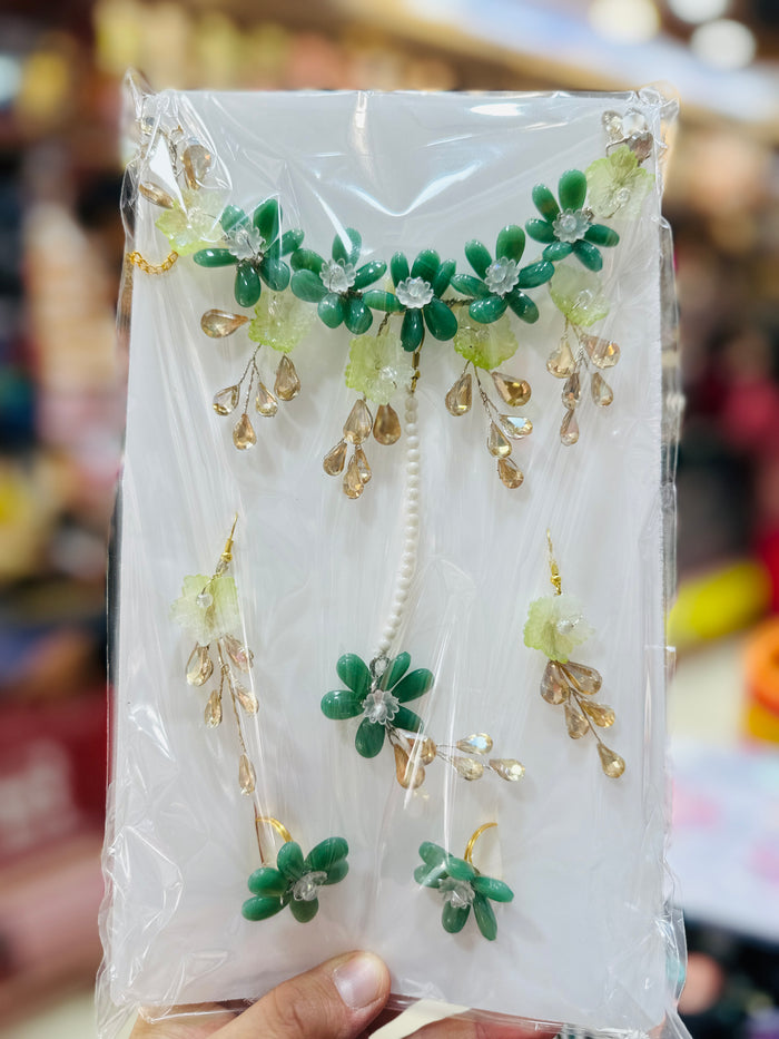 Trendy Acrylic Crystal Shine Flower Jewellery 01