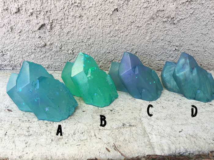 CAST URETHANE GLOW IN THE DARK CRYSTAL- SMALL ( BLUE + GREEN)