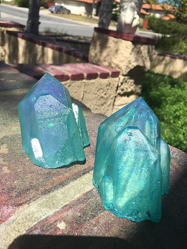 CAST URETHANE GLOW IN THE DARK CRYSTAL- SMALL ( BLUE + GREEN)