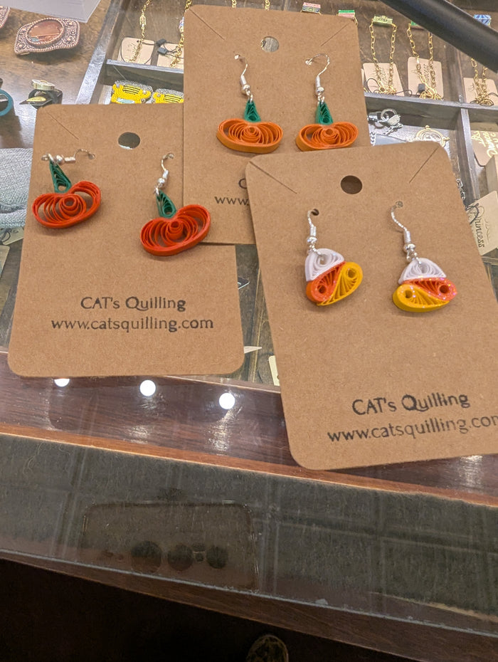 Cats Quilling earrings featuring intricate cat-shaped quilled paper designs, handcrafted by Cat's Quilling.