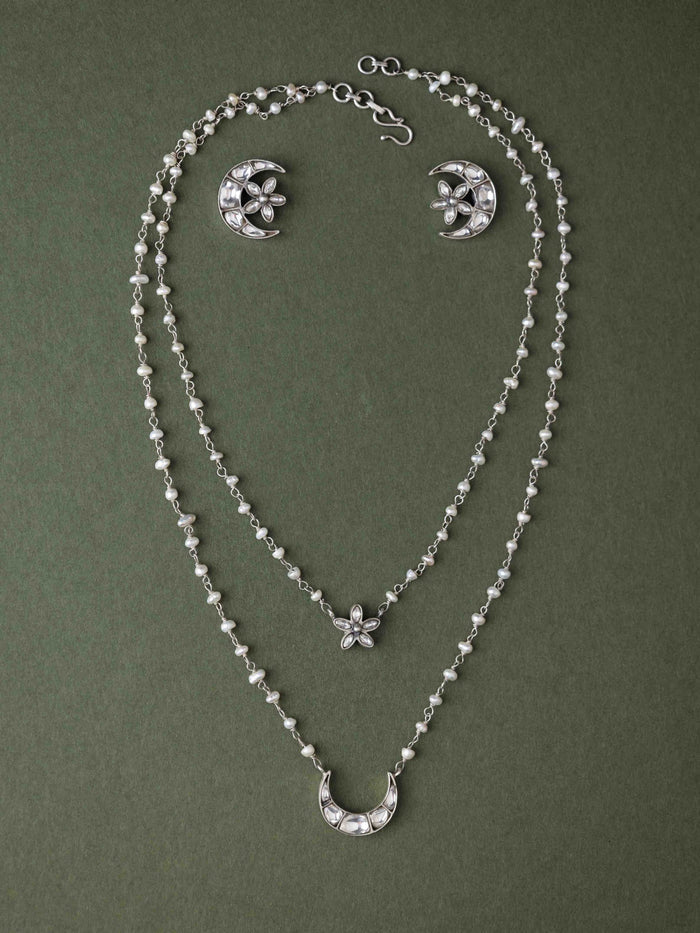 Essence Kundan Chaand Phool Moti Necklace Earring Set