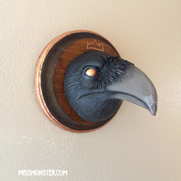 GOLD RAVEN QUEEN FAUX TAXIDERMY HEAD