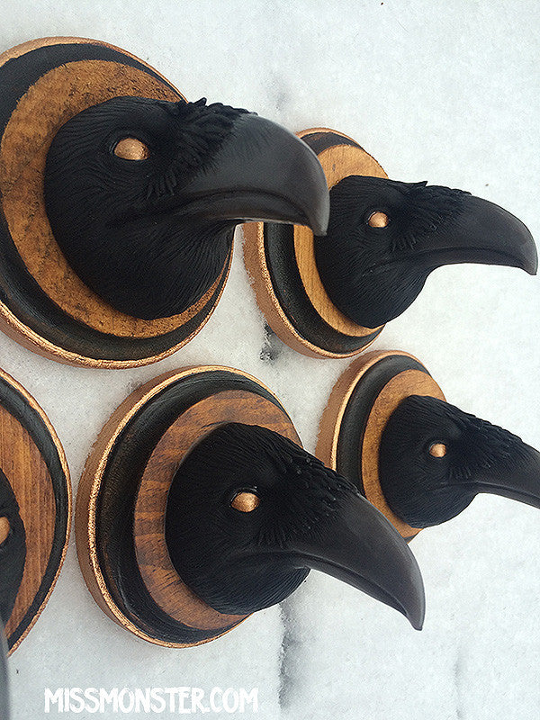 GOLD RAVEN QUEEN FAUX TAXIDERMY HEAD