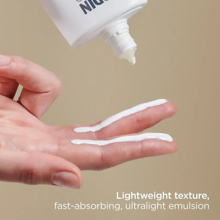 ISDIN Eryfotona Actinica ultralight SPF 50+ emulsion applied to fingers