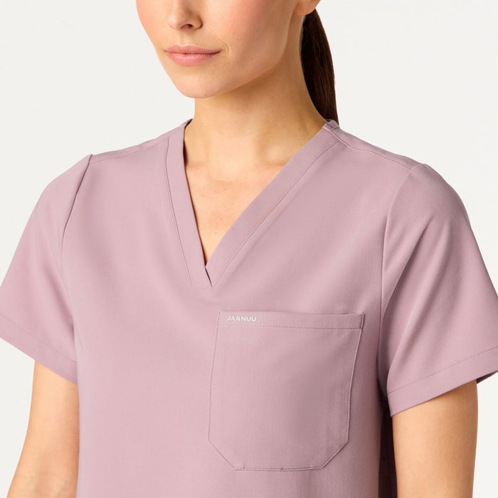 JAANUU Rhena Essential 1 pocket Scrub Top Blossom Pink - Get Scrubbed