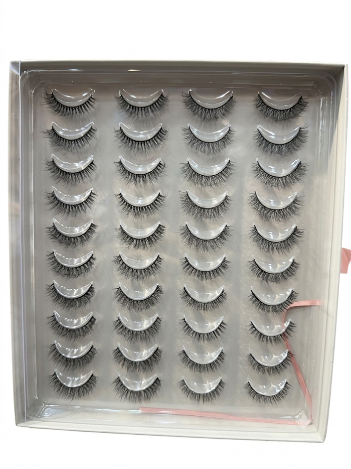 Lashup Luxury 20 Pair Lashes.
