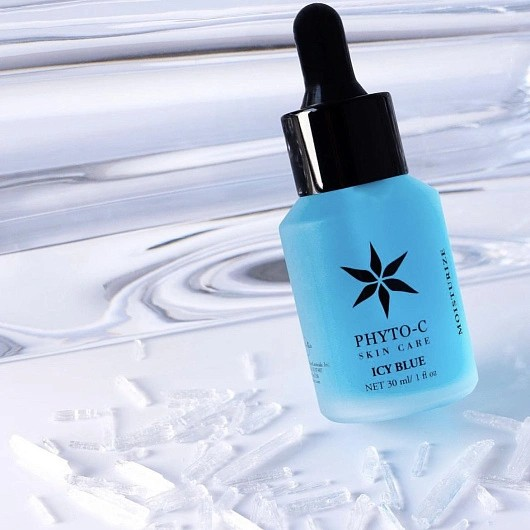 Phyto-C Icy Blue moisturizing gel bottle with dropper on icy blue background