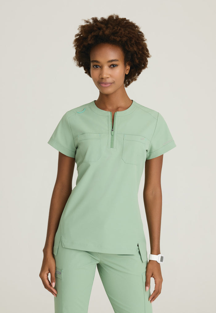 Skechers™ Ripstop Women's 2-Pocket Trek Tuck-In Top