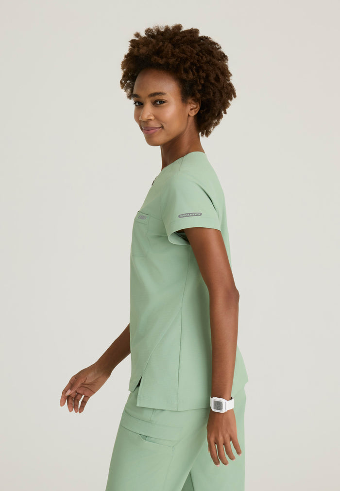 Skechers™ Ripstop Women's 2-Pocket Trek Tuck-In Top