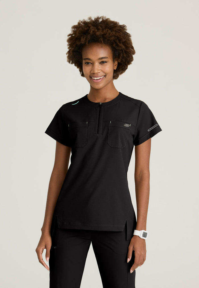 Skechers™ Ripstop Women's 2-Pocket Trek Tuck-In Top