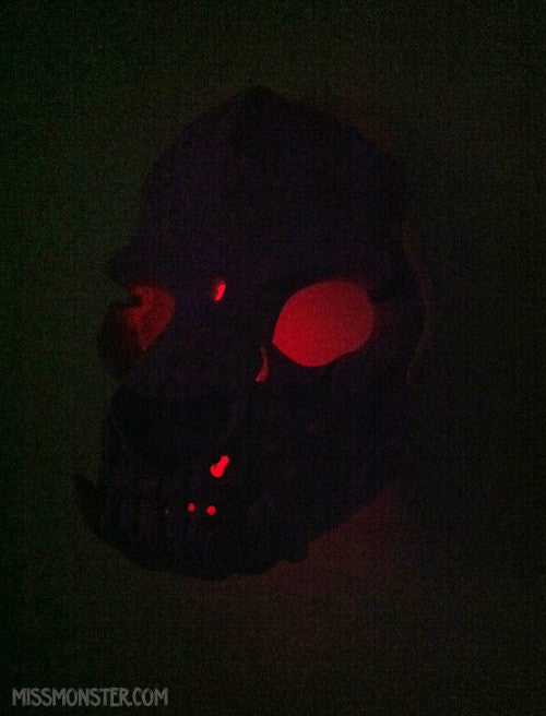 SKULL BEAST WALL LIGHT- PURPLE UV