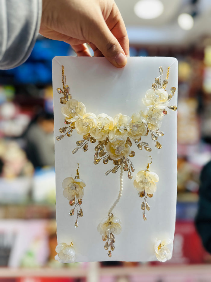 Trendy Acrylic Crystal Shine Flower Jewellery 04