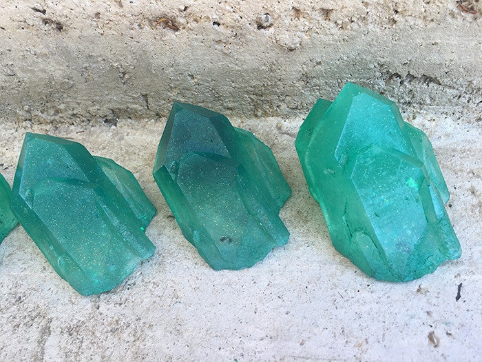 URETHANE GLOW IN THE DARK CRYSTAL- SMALL (EMERALD GREEN)