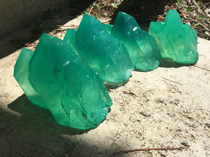 URETHANE GLOW IN THE DARK CRYSTAL- SMALL (EMERALD GREEN)