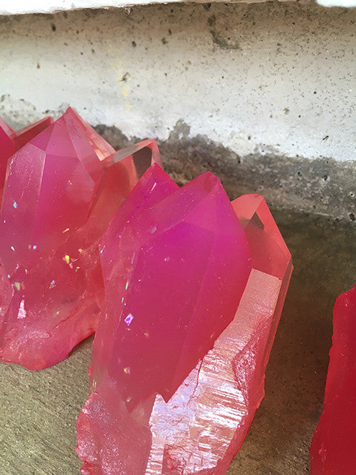 URETHANE GLOW IN THE DARK WALL CRYSTAL- MEDIUM- RED/PINK